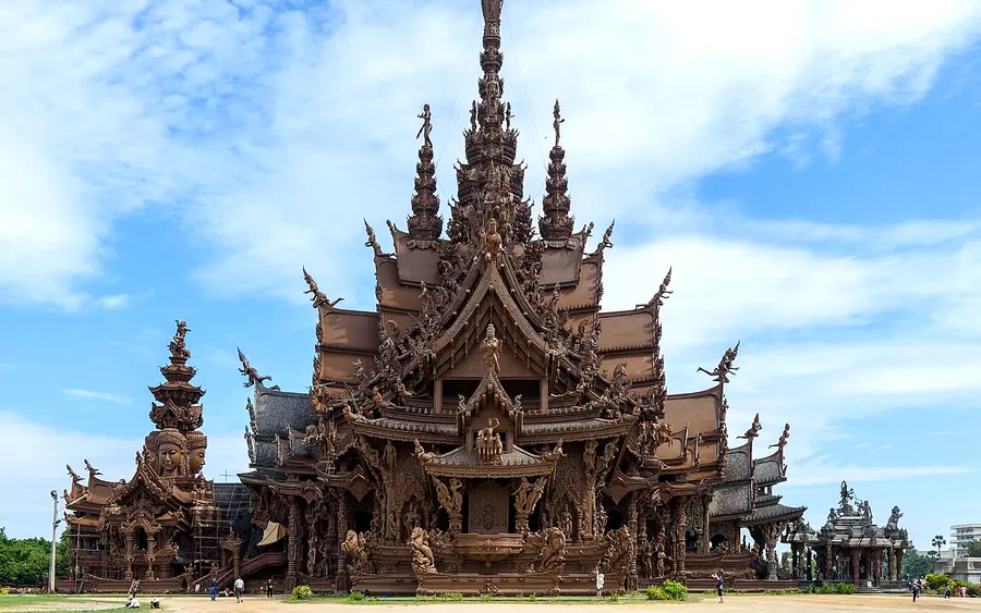 ปราสาทสัจธรรม พัทยา, ชลบุรี