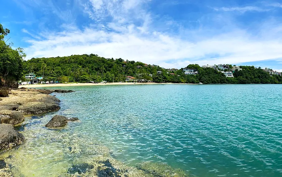 หาดอ่าวยน, ภูเก็ต